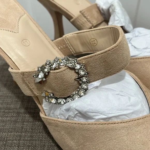 Beige heels with strap - Picture 4 of 6